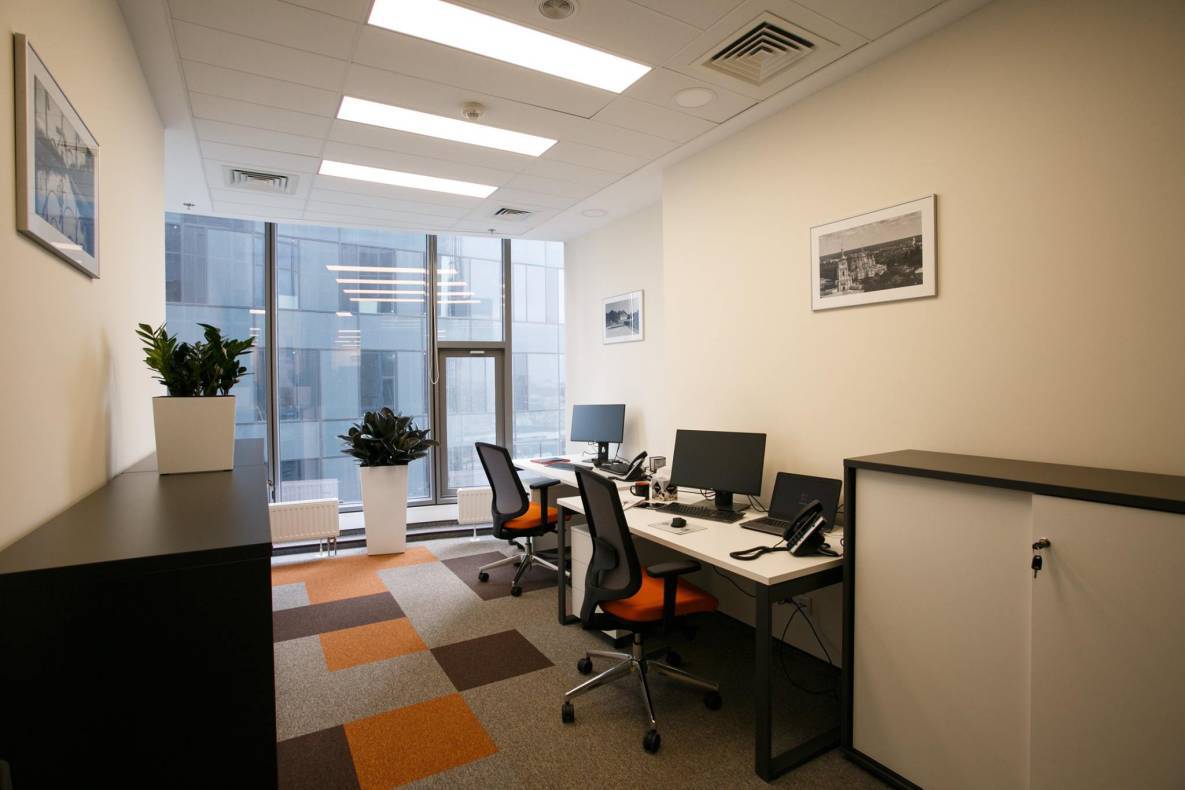 Photos of offices in the Gulliver Business Center image-4