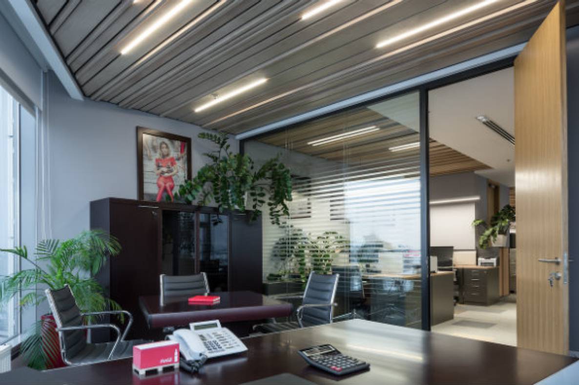 Photos of offices in the Gulliver Business Center image-2