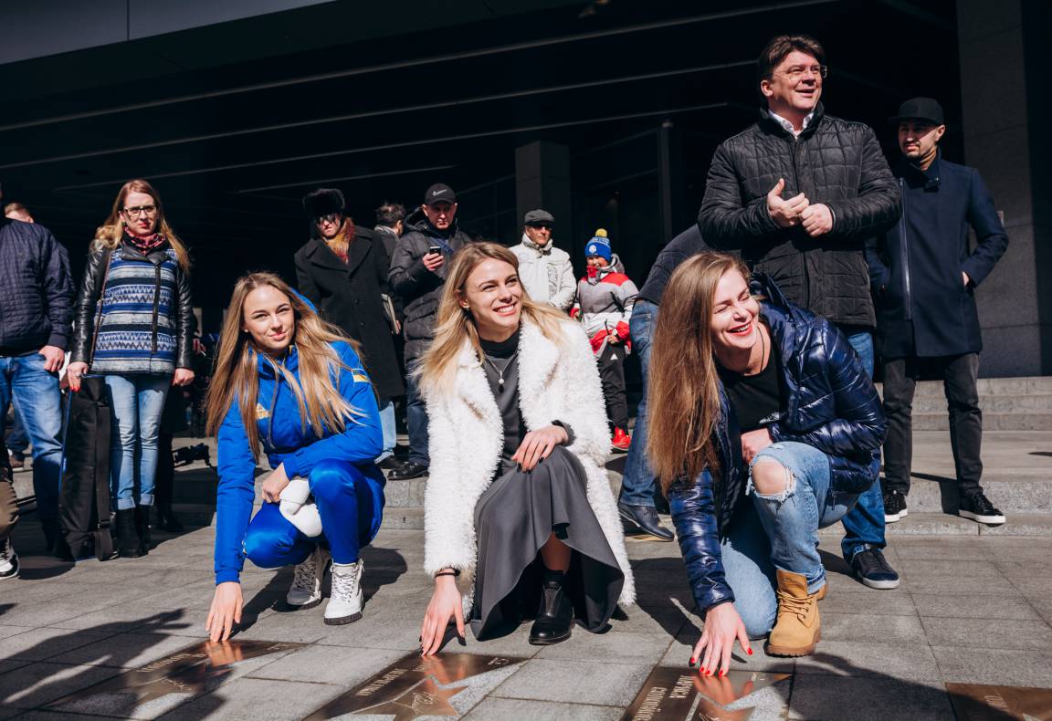 Відкриття зірок ДАР'Ї БІЛОДІД, ЛАРИСІ СОЛОВЙОВІЙ І ЮЛІЇ ЛЕВЧЕНКО image-42 Відкриття зірок ДАР'Ї БІЛОДІД, ЛАРИСІ СОЛОВЙОВІЙ І ЮЛІЇ ЛЕВЧЕНКО image-42