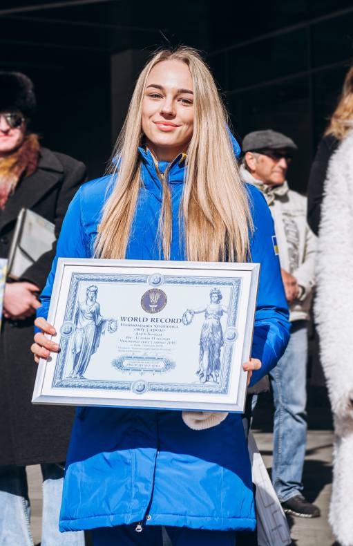 Відкриття зірок ДАР'Ї БІЛОДІД, ЛАРИСІ СОЛОВЙОВІЙ І ЮЛІЇ ЛЕВЧЕНКО image-64 Відкриття зірок ДАР'Ї БІЛОДІД, ЛАРИСІ СОЛОВЙОВІЙ І ЮЛІЇ ЛЕВЧЕНКО image-64