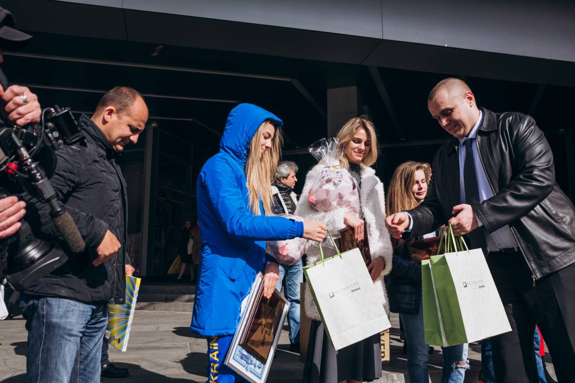 Відкриття зірок ДАР'Ї БІЛОДІД, ЛАРИСІ СОЛОВЙОВІЙ І ЮЛІЇ ЛЕВЧЕНКО image-89 Відкриття зірок ДАР'Ї БІЛОДІД, ЛАРИСІ СОЛОВЙОВІЙ І ЮЛІЇ ЛЕВЧЕНКО image-89