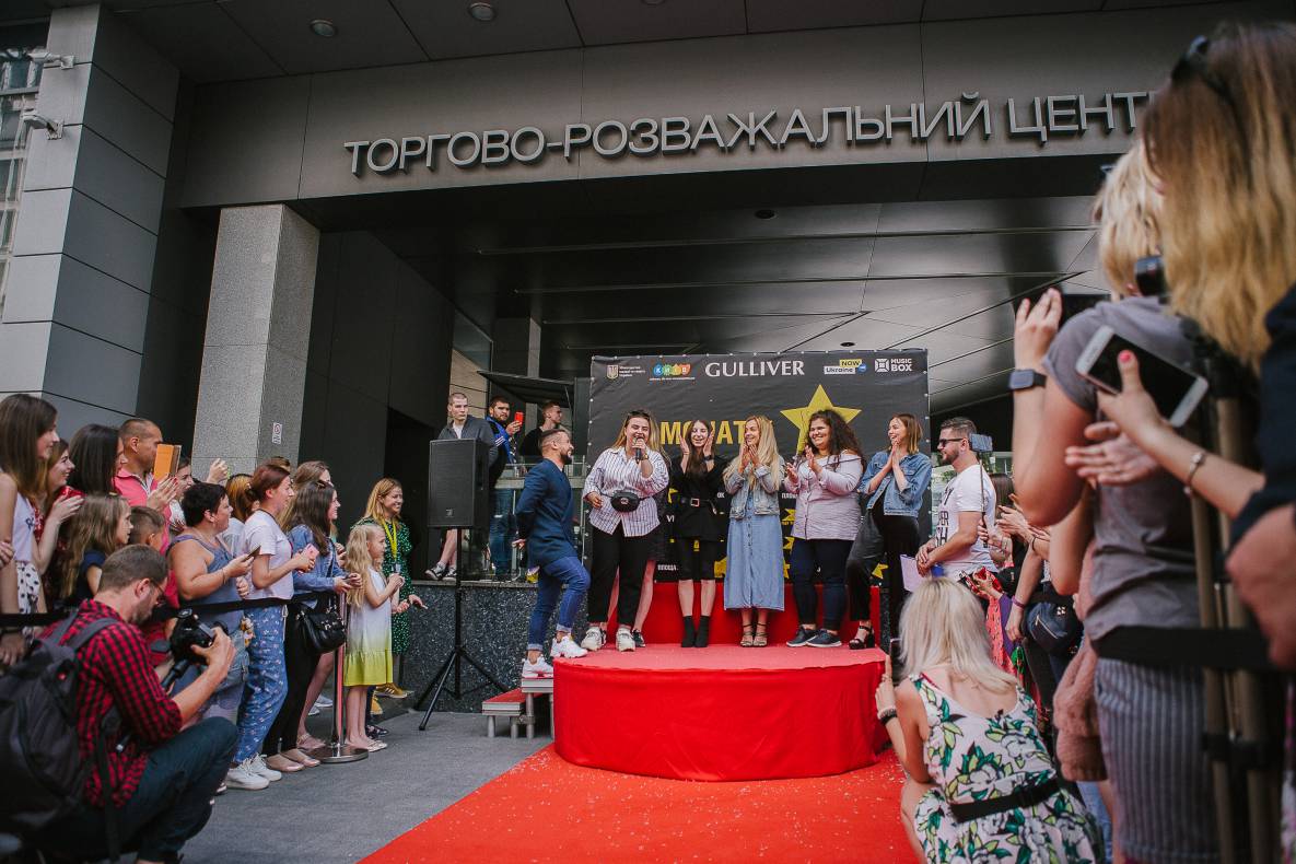 Відкриття зірки MONATIK на Площі зірок image-4 Відкриття зірки MONATIK на Площі зірок image-4