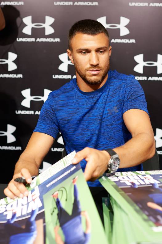 Встреча с Василием Ломаченко и «Спортивный аукцион» в новом магазине Under Armour в ТРЦ GULLIVER image-2
