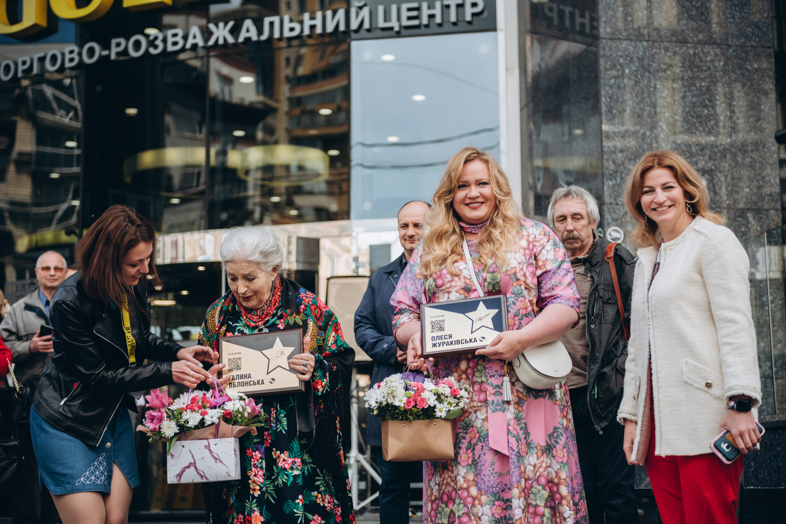 На Площі Зірок запалали дві зірки талановитих та неймовірно гарних актрис Галини Яблонської та Олесі Жураківської. image-48 На Площі Зірок запалали дві зірки талановитих та неймовірно гарних актрис Галини Яблонської та Олесі Жураківської. image-48