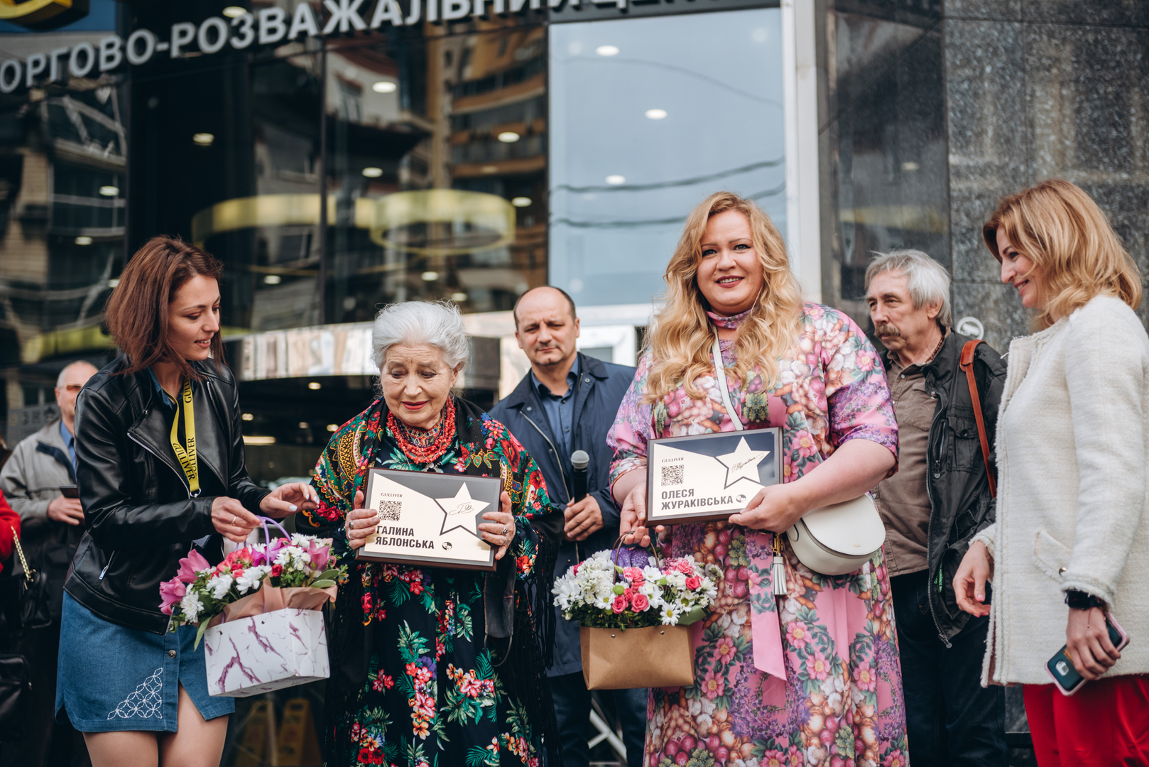 На Площі Зірок запалали дві зірки талановитих та неймовірно гарних актрис Галини Яблонської та Олесі Жураківської. image-47 На Площі Зірок запалали дві зірки талановитих та неймовірно гарних актрис Галини Яблонської та Олесі Жураківської. image-47