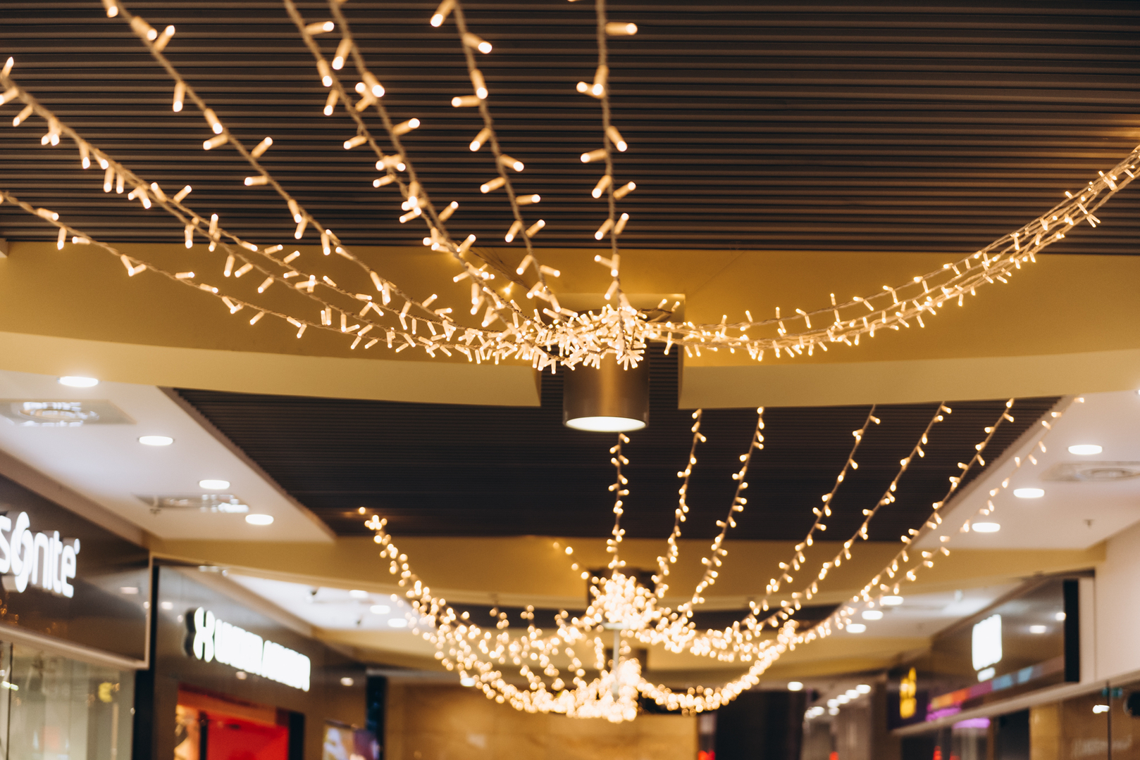 Новорічний декор 2024 в ТРЦ Gulliver image-11