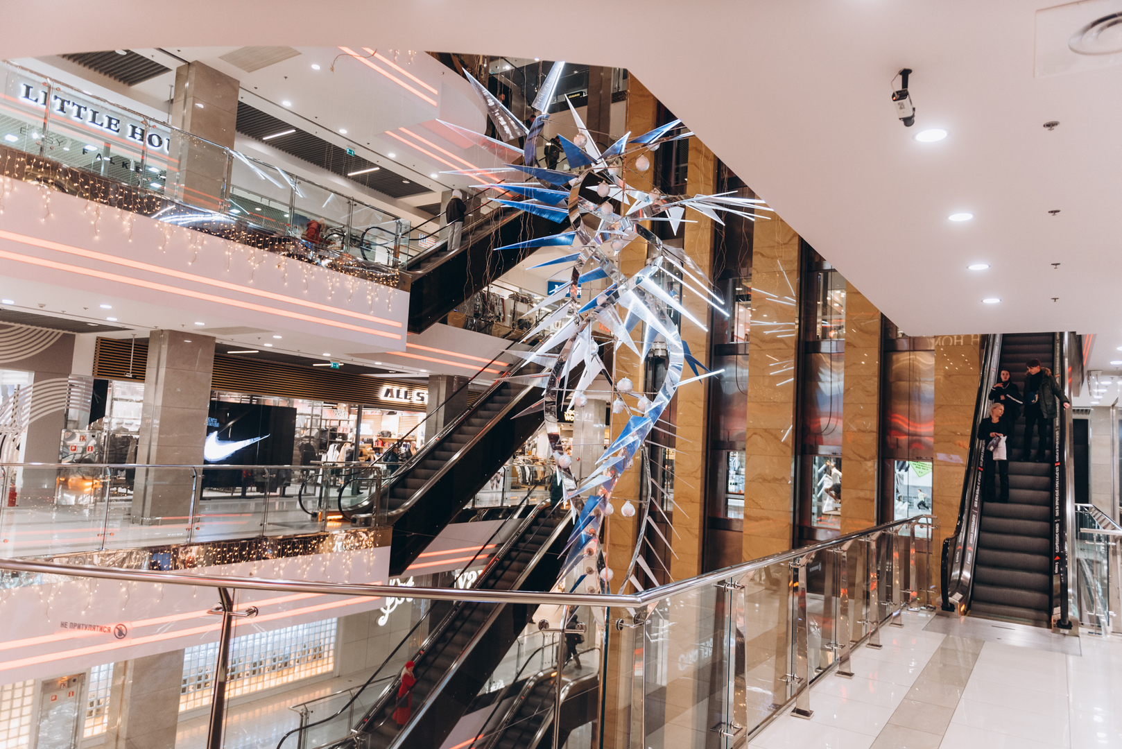 Новорічний декор 2024 в ТРЦ Gulliver image-17