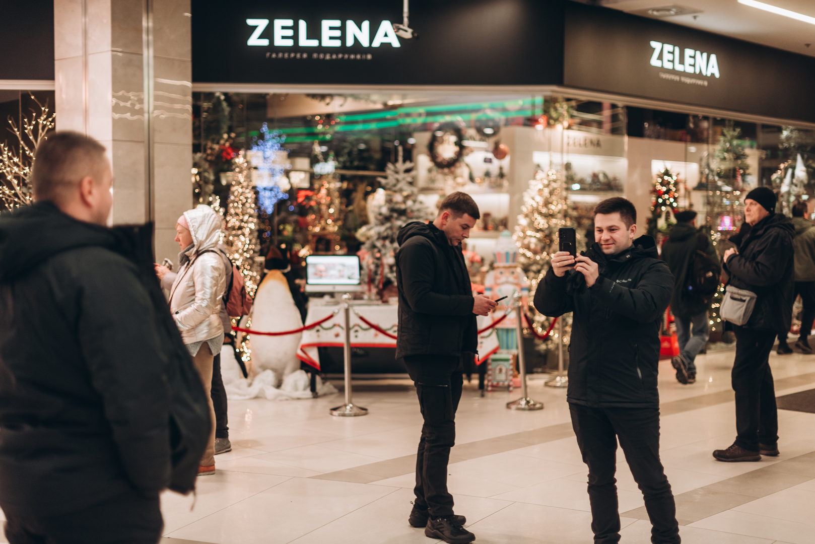 Новорічний декор 2024 в ТРЦ Gulliver image-28