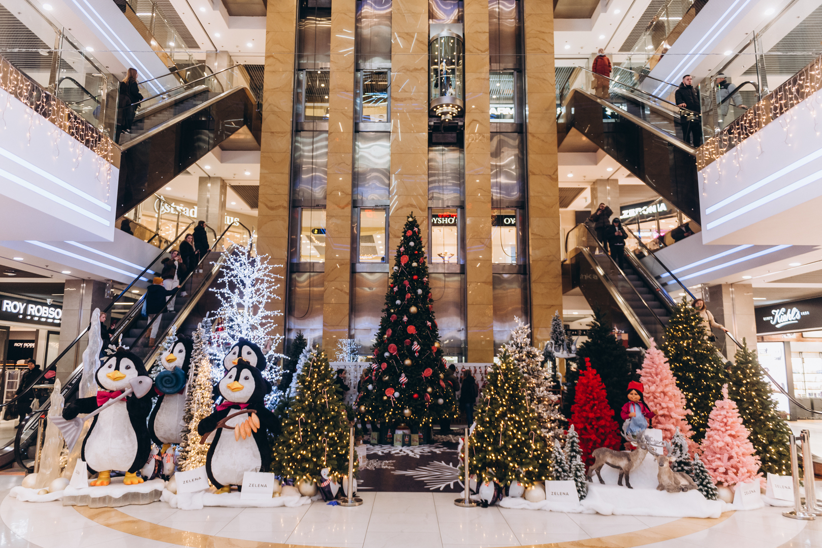 Новорічний декор 2024 в ТРЦ Gulliver image-40