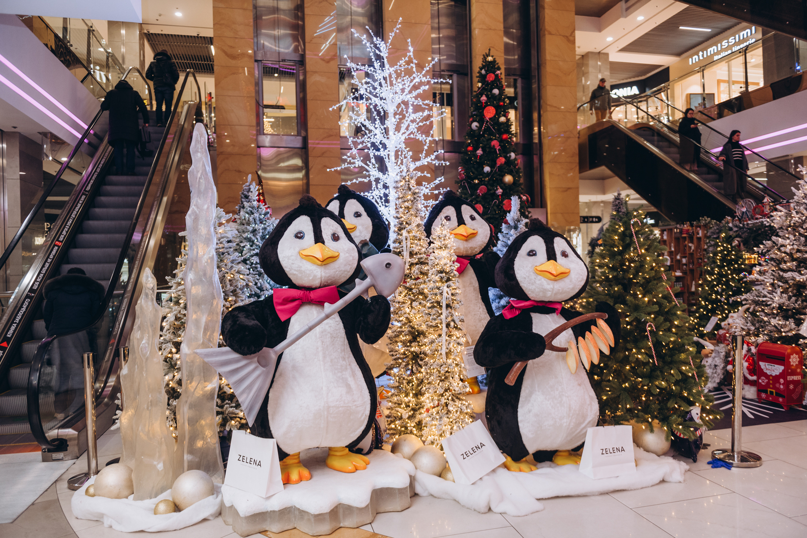 Новорічний декор 2024 в ТРЦ Gulliver image-41