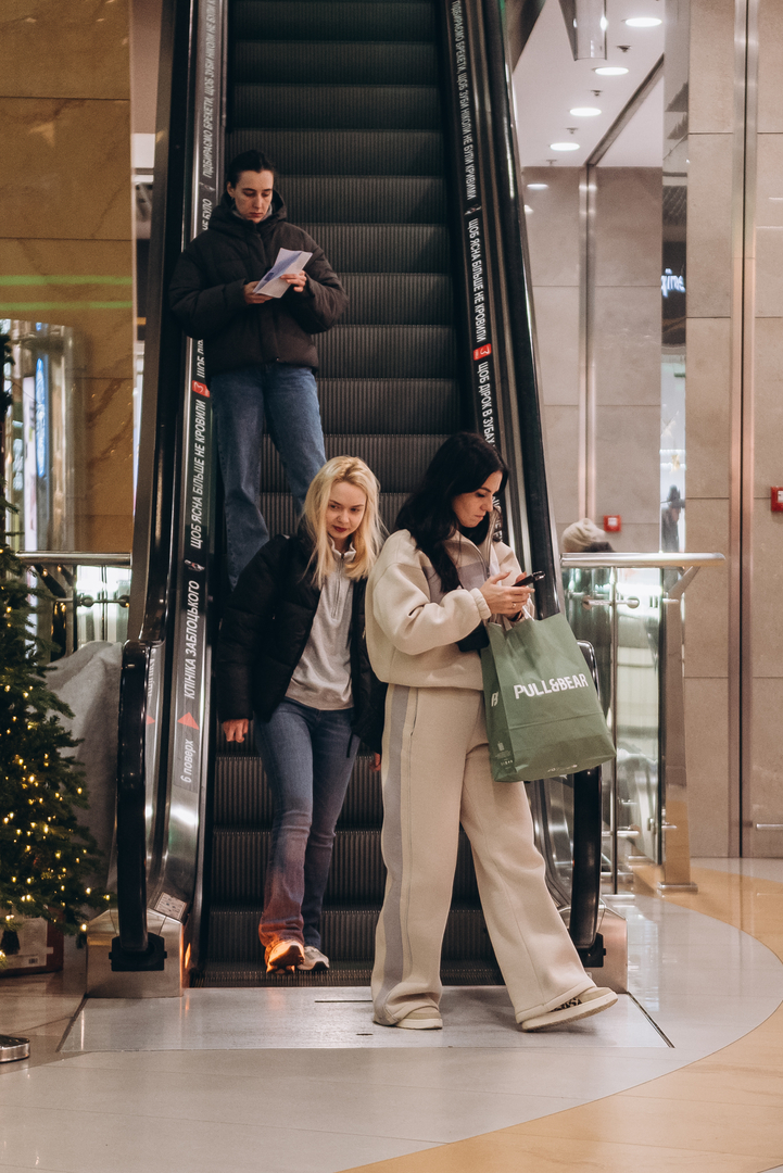 Новорічний декор 2024 в ТРЦ Gulliver image-73