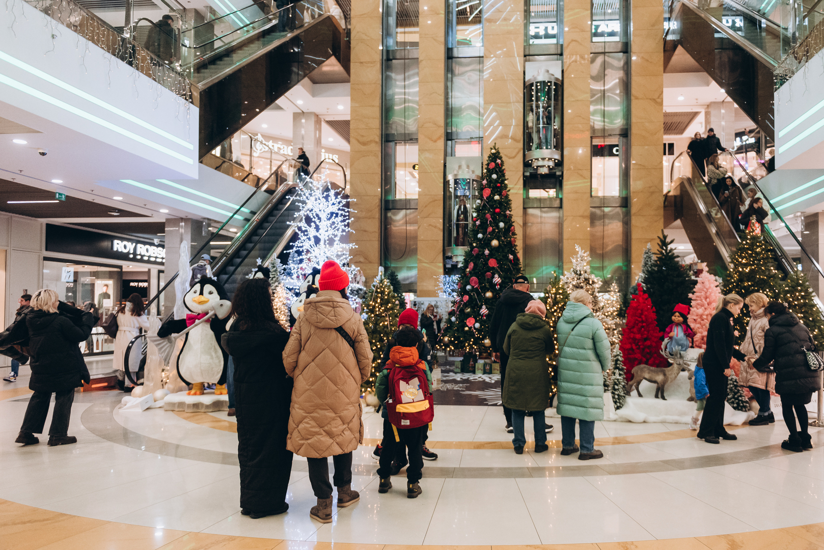 Новорічний декор 2024 в ТРЦ Gulliver image-82