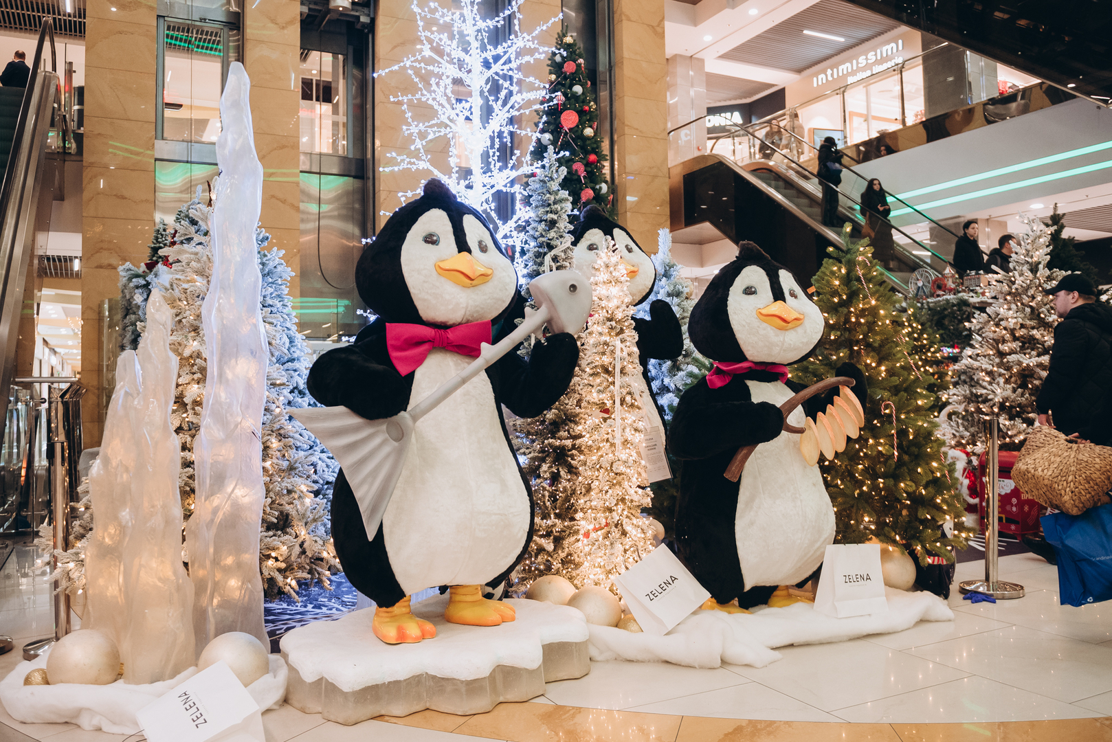 Новорічний декор 2024 в ТРЦ Gulliver image-91