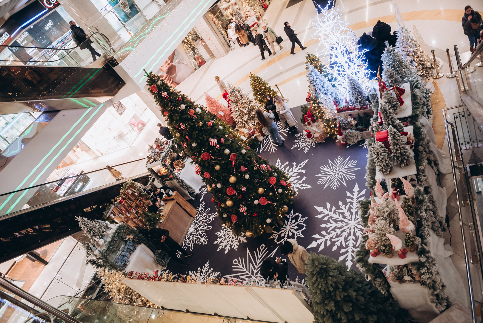 Новорічний декор 2024 в ТРЦ Gulliver image-90