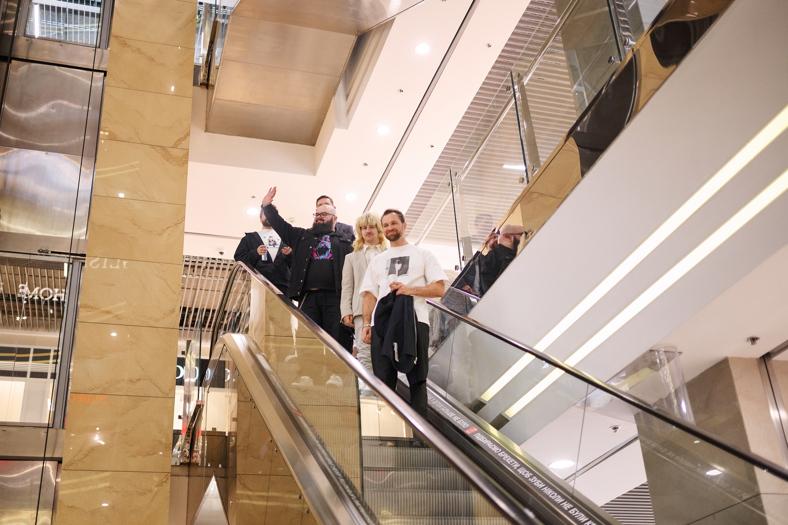 Автограф-сесія з акторами фільму &quot;Песики&quot; image-1