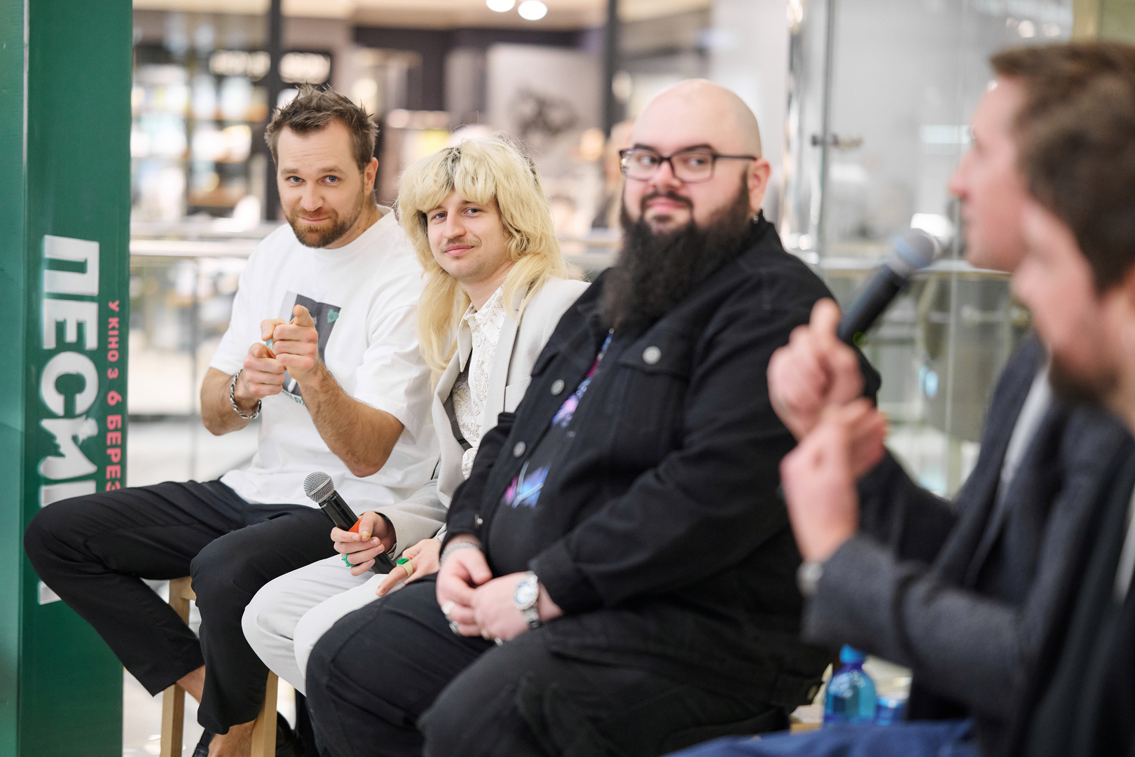 Автограф-сесія з акторами фільму &quot;Песики&quot; image-9