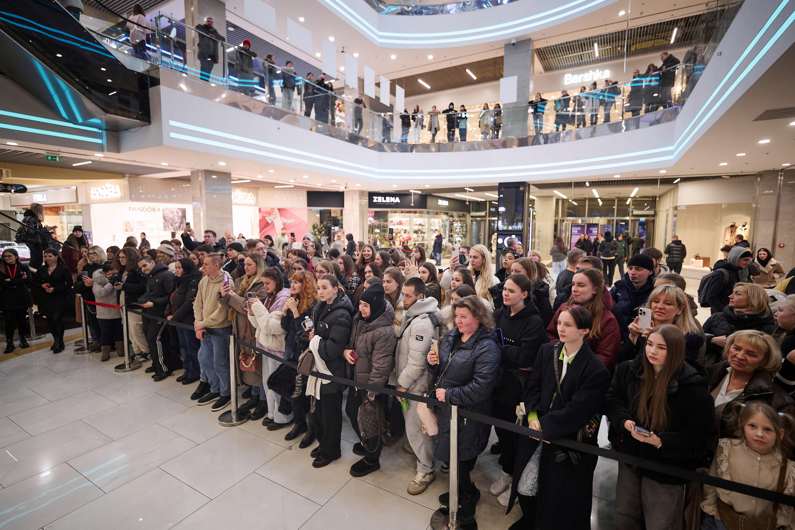 Автограф-сесія з акторами фільму &quot;Песики&quot; image-45