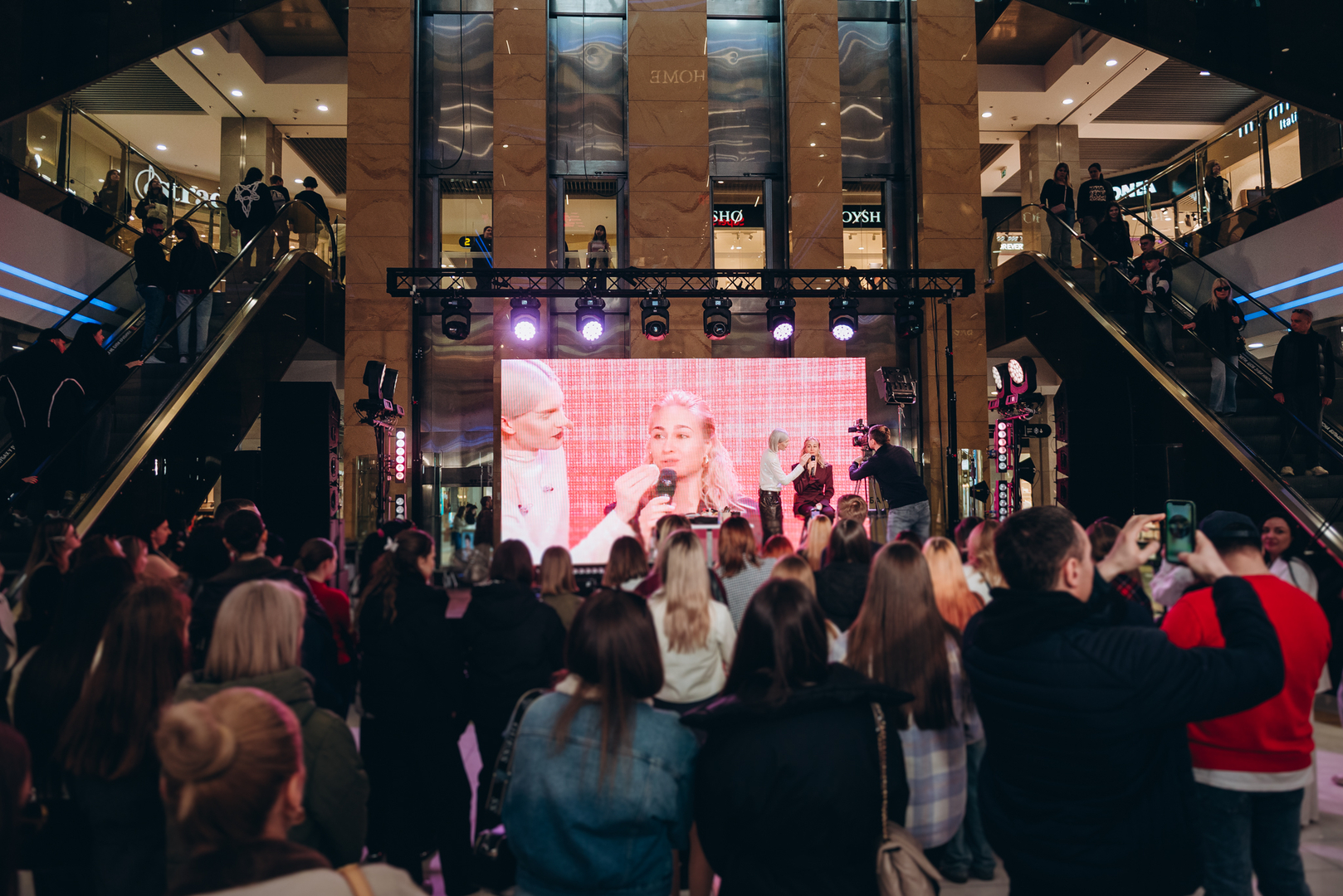 &quot;Весна у Gulliver – час святкувати!&quot; за участі: Єгора Андрюшина, Насті Цимбалару, Олени Тополі та Валентини Олеярник та розіграш від TOUS  image-45