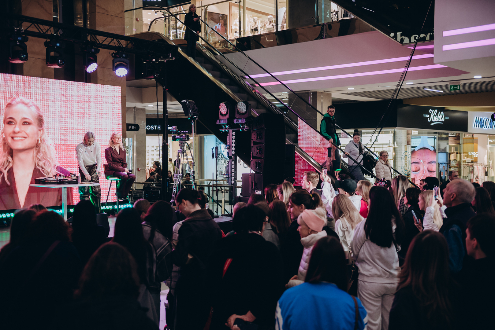 &quot;Весна у Gulliver – час святкувати!&quot; за участі: Єгора Андрюшина, Насті Цимбалару, Олени Тополі та Валентини Олеярник та розіграш від TOUS  image-111