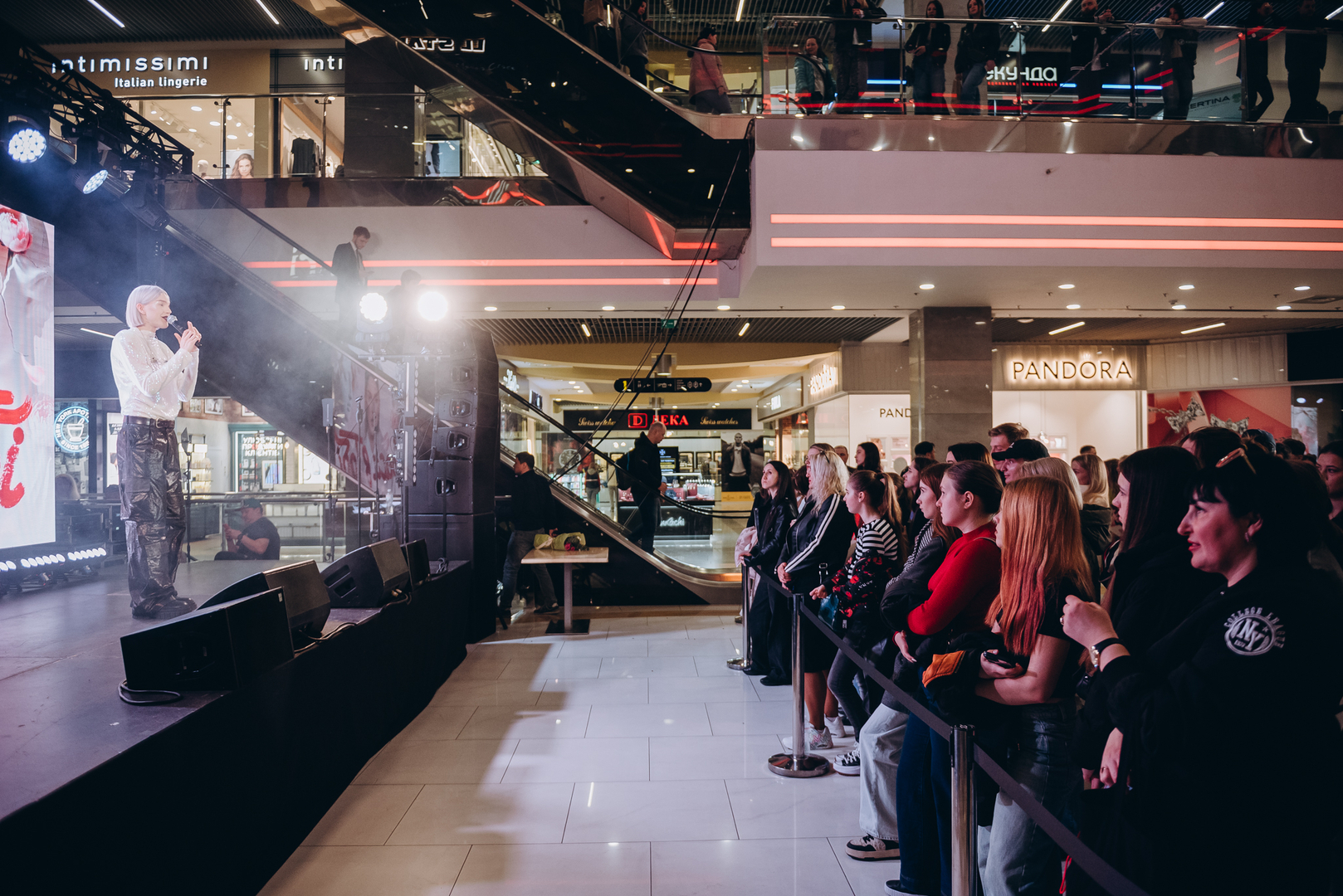 &quot;Весна у Gulliver – час святкувати!&quot; за участі: Єгора Андрюшина, Насті Цимбалару, Олени Тополі та Валентини Олеярник та розіграш від TOUS  image-173