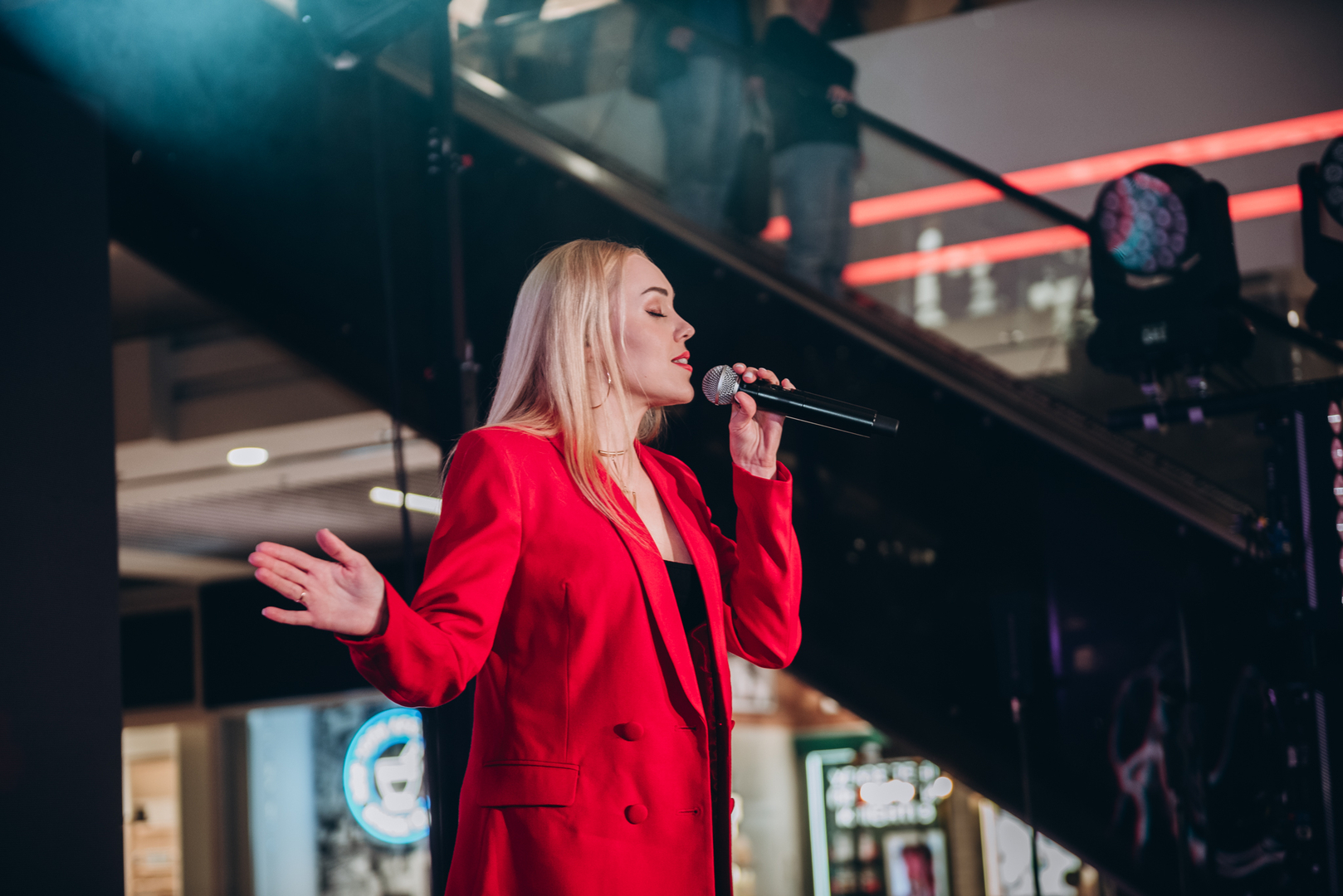 &quot;Весна у Gulliver – час святкувати!&quot; за участі: Єгора Андрюшина, Насті Цимбалару, Олени Тополі та Валентини Олеярник та розіграш від TOUS  image-205