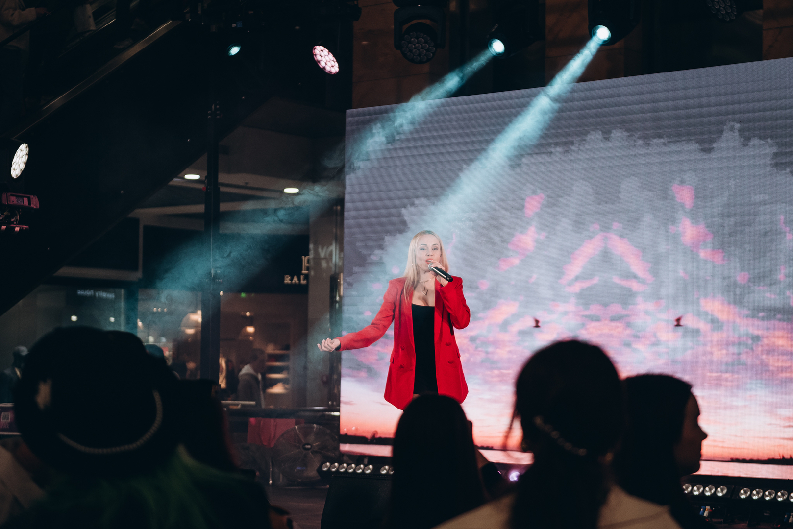 &quot;Весна у Gulliver – час святкувати!&quot; за участі: Єгора Андрюшина, Насті Цимбалару, Олени Тополі та Валентини Олеярник та розіграш від TOUS  image-212