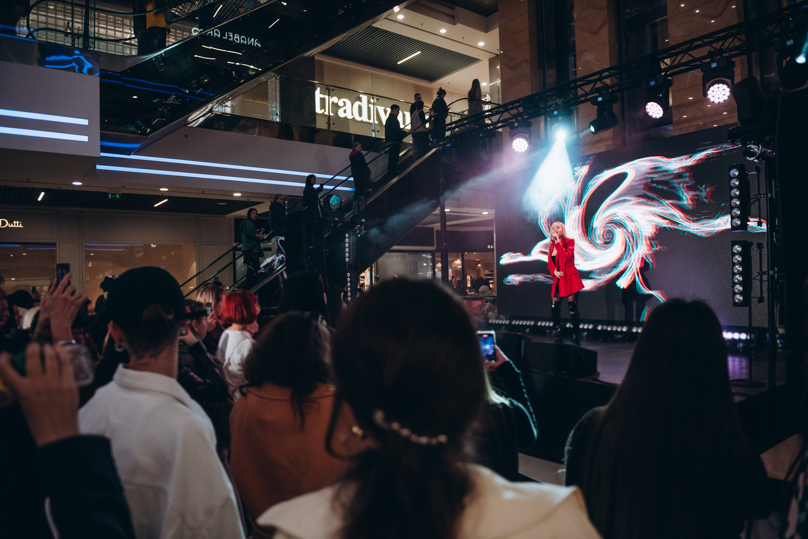 &quot;Весна у Gulliver – час святкувати!&quot; за участі: Єгора Андрюшина, Насті Цимбалару, Олени Тополі та Валентини Олеярник та розіграш від TOUS  image-213