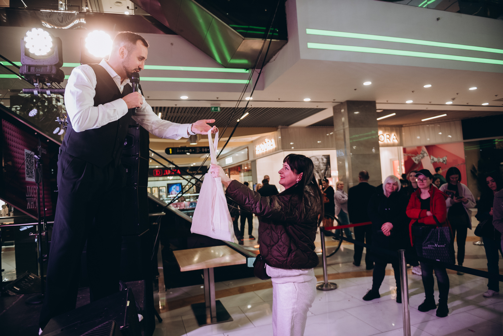 &quot;Весна у Gulliver – час святкувати!&quot; за участі: Єгора Андрюшина, Насті Цимбалару, Олени Тополі та Валентини Олеярник та розіграш від TOUS  image-226