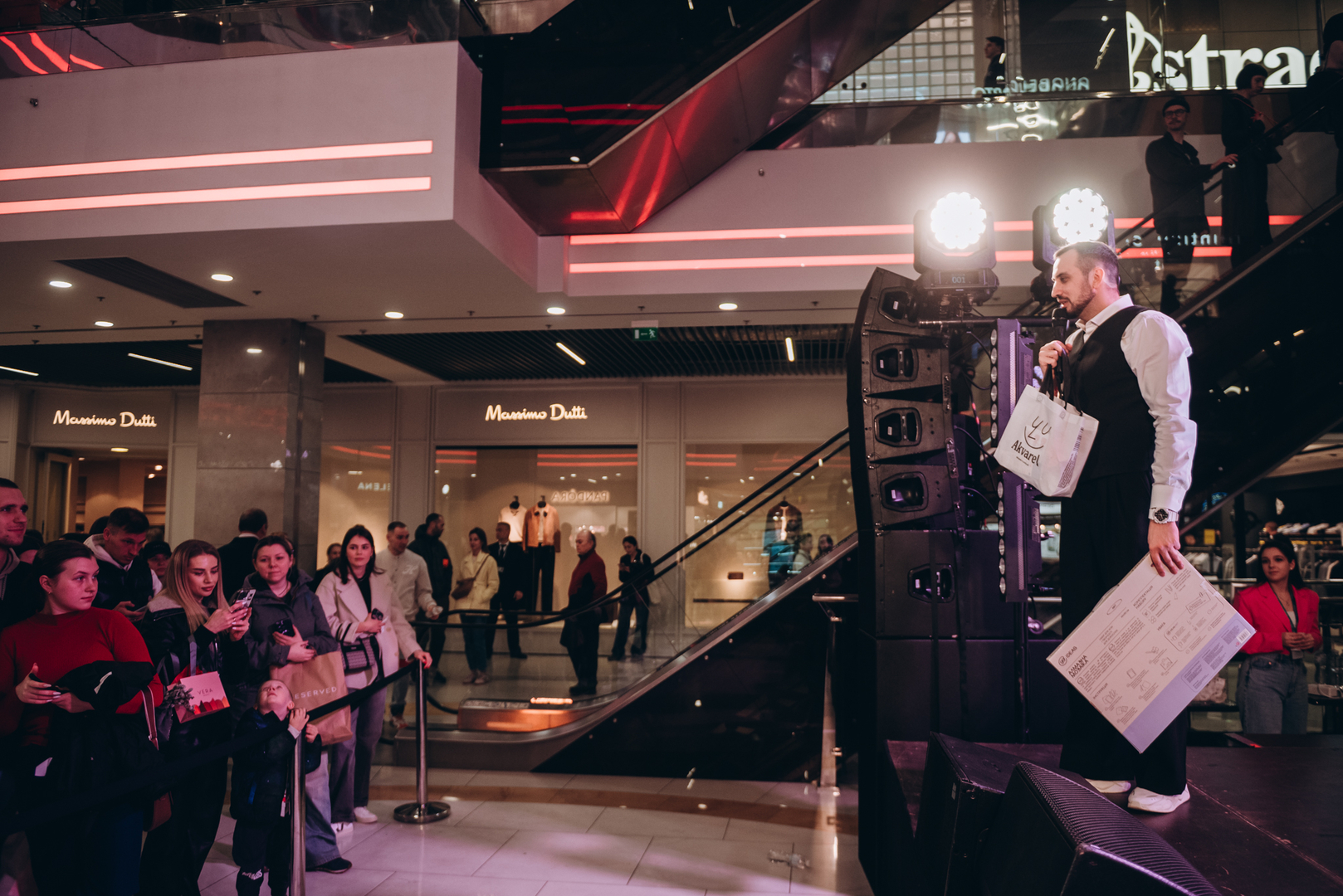 &quot;Весна у Gulliver – час святкувати!&quot; за участі: Єгора Андрюшина, Насті Цимбалару, Олени Тополі та Валентини Олеярник та розіграш від TOUS  image-255