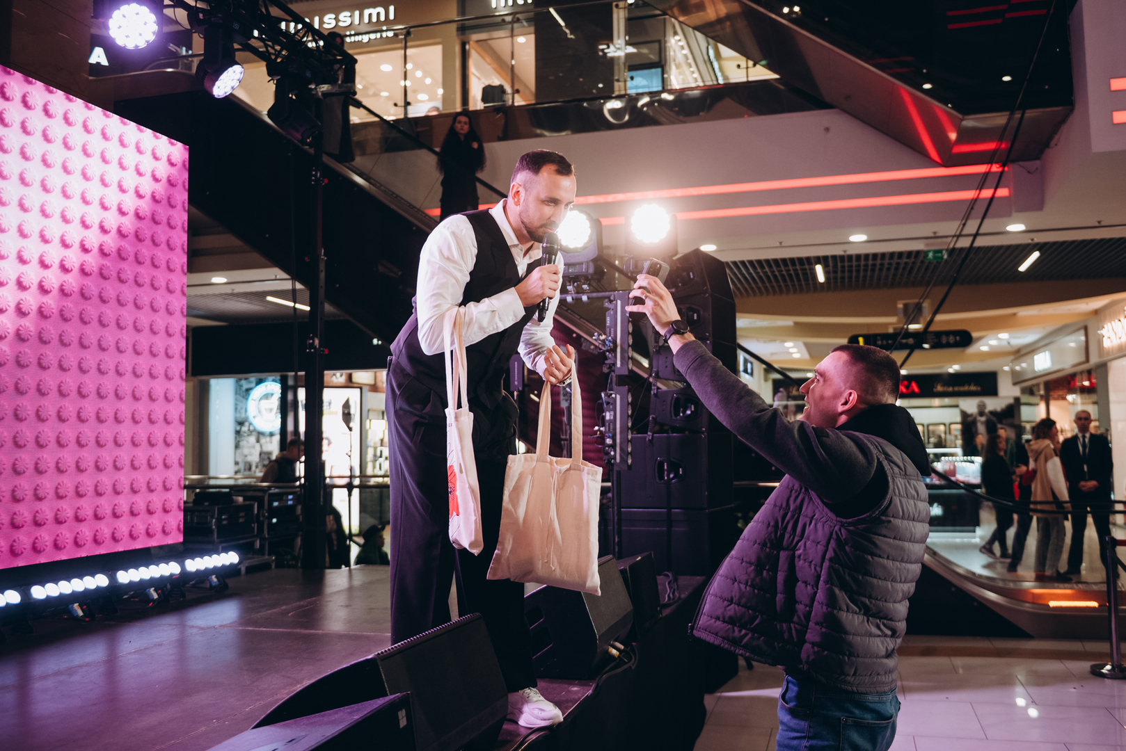 &quot;Весна у Gulliver – час святкувати!&quot; за участі: Єгора Андрюшина, Насті Цимбалару, Олени Тополі та Валентини Олеярник та розіграш від TOUS  image-263