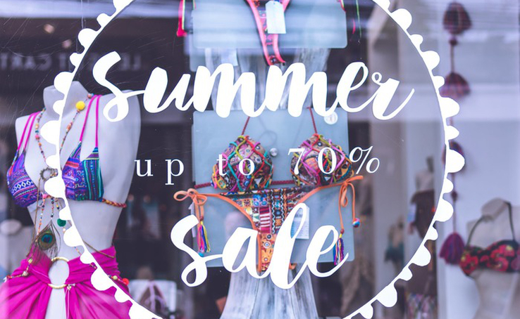 Seasonal discounts on clothes in the Gulliver shopping center