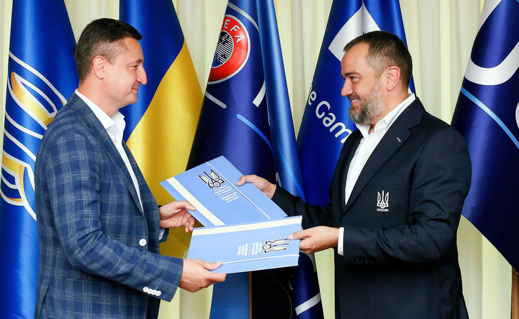 ARBER – официальная деловая одежда украинского футбола!