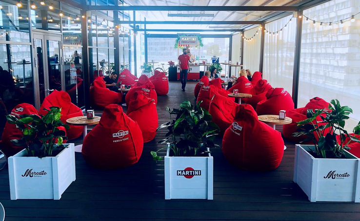 On the terrace Gulliver Mercato opened a summer lounge from Martini
